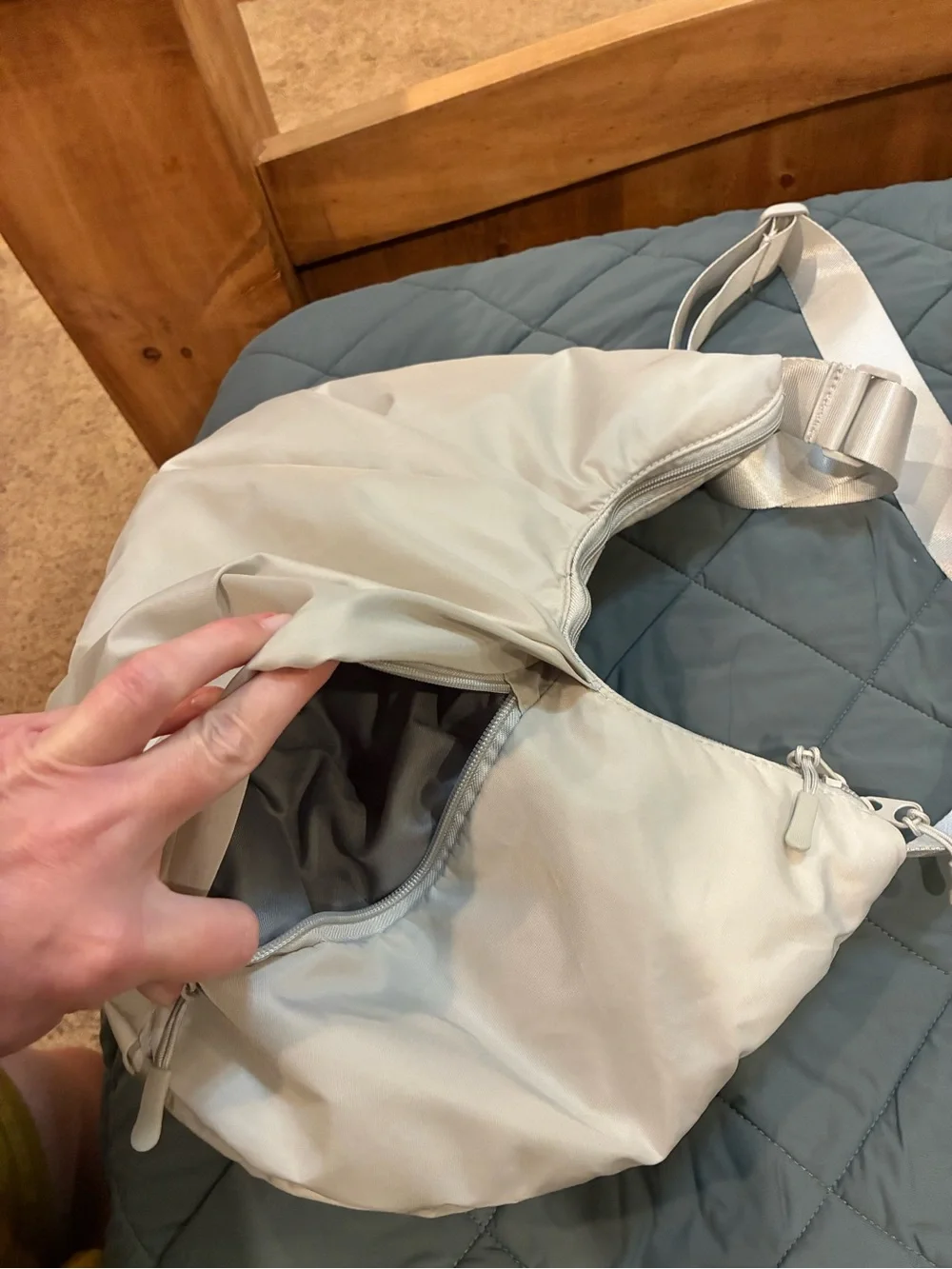 Gaiam Light Gray Women’s Shoulder Bag